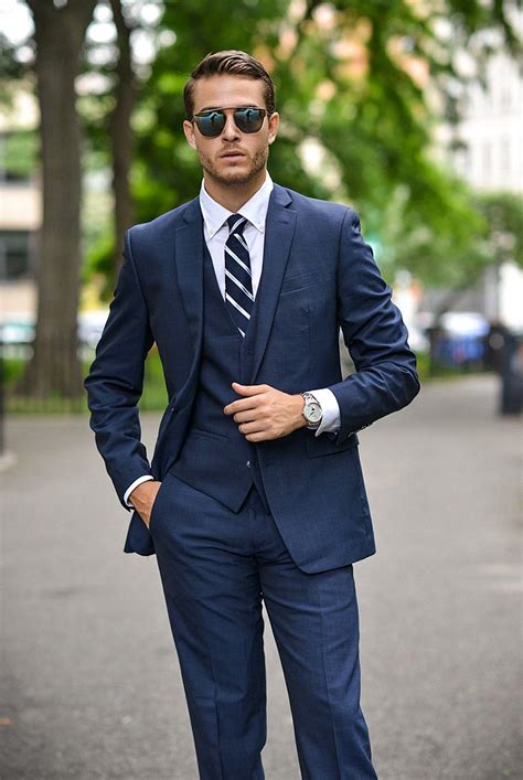 what color shirt to wear with a navy suit|navy suit with white shirt.